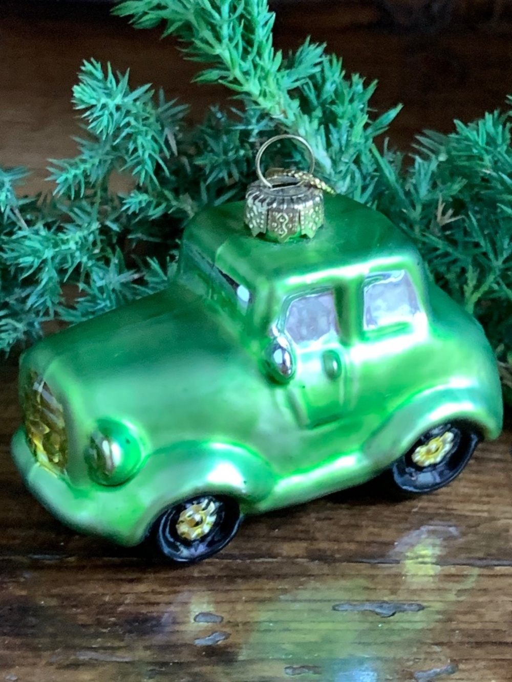 VINTAGE STYLE GREEN GLASS PICKUP TRUCK CHRISTMAS ORNAMENT